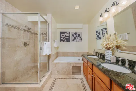 $1,389,000 | 10417 Louisiana Avenue, Unit PH4, Los Angeles, CA 90025