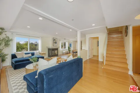 $1,389,000 | 10417 Louisiana Avenue, Unit PH4, Los Angeles, CA 90025