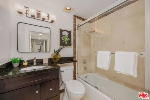 $1,389,000 | 10417 Louisiana Avenue, Unit PH4, Los Angeles, CA 90025