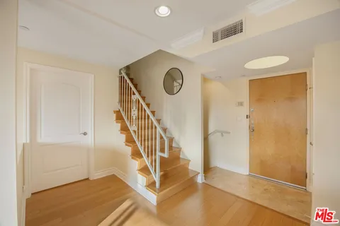 $1,389,000 | 10417 Louisiana Avenue, Unit PH4, Los Angeles, CA 90025