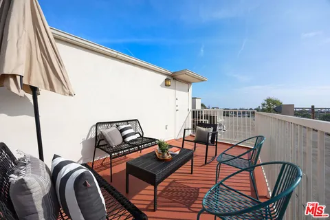 $1,389,000 | 10417 Louisiana Avenue, Unit PH4, Los Angeles, CA 90025