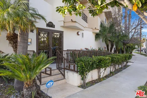 $1,389,000 | 10417 Louisiana Avenue, Unit PH4, Los Angeles, CA 90025