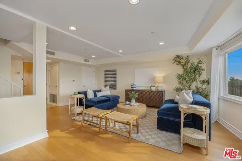 $1,389,000 | 10417 Louisiana Avenue, Unit PH4, Los Angeles, CA 90025