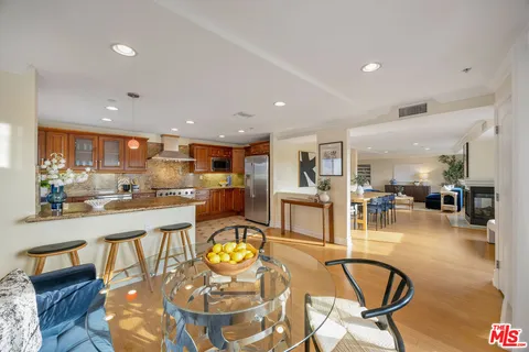 $1,389,000 | 10417 Louisiana Avenue, Unit PH4, Los Angeles, CA 90025