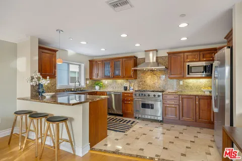 $1,389,000 | 10417 Louisiana Avenue, Unit PH4, Los Angeles, CA 90025