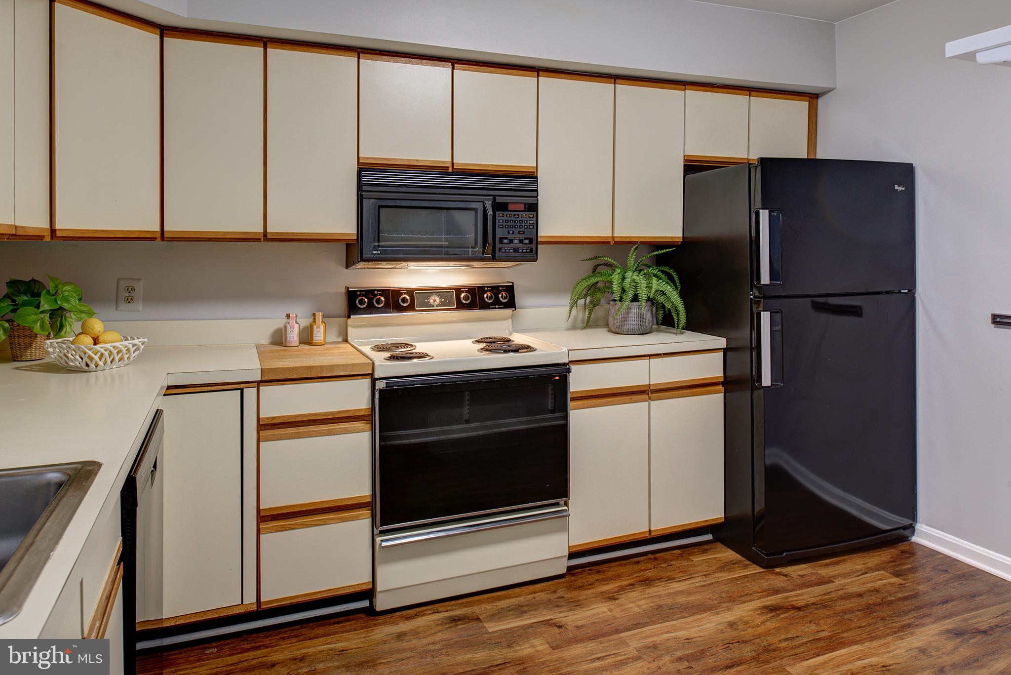 2217 Lovedale Lane, Unit J Reston, VA 20191 - Photo 12 of 33 Easy care flooring