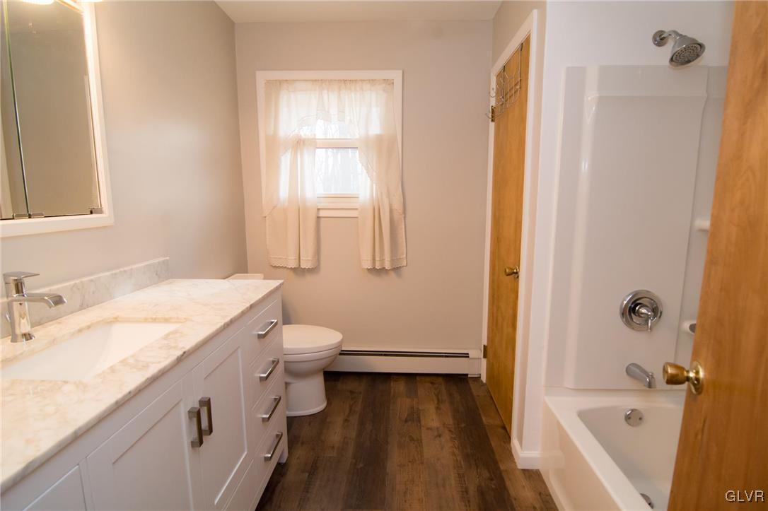 128 Elm Road Allentown, PA 18104 - Photo 33 of 47 Hall Bathroom
