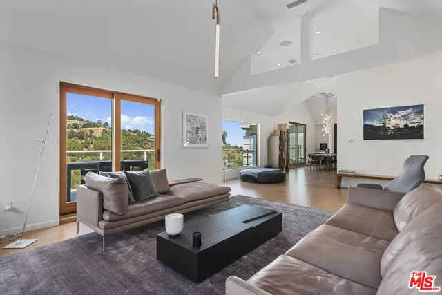 $3,395,000 | 10110 Cielo Drive, Beverly Hills, CA 90210