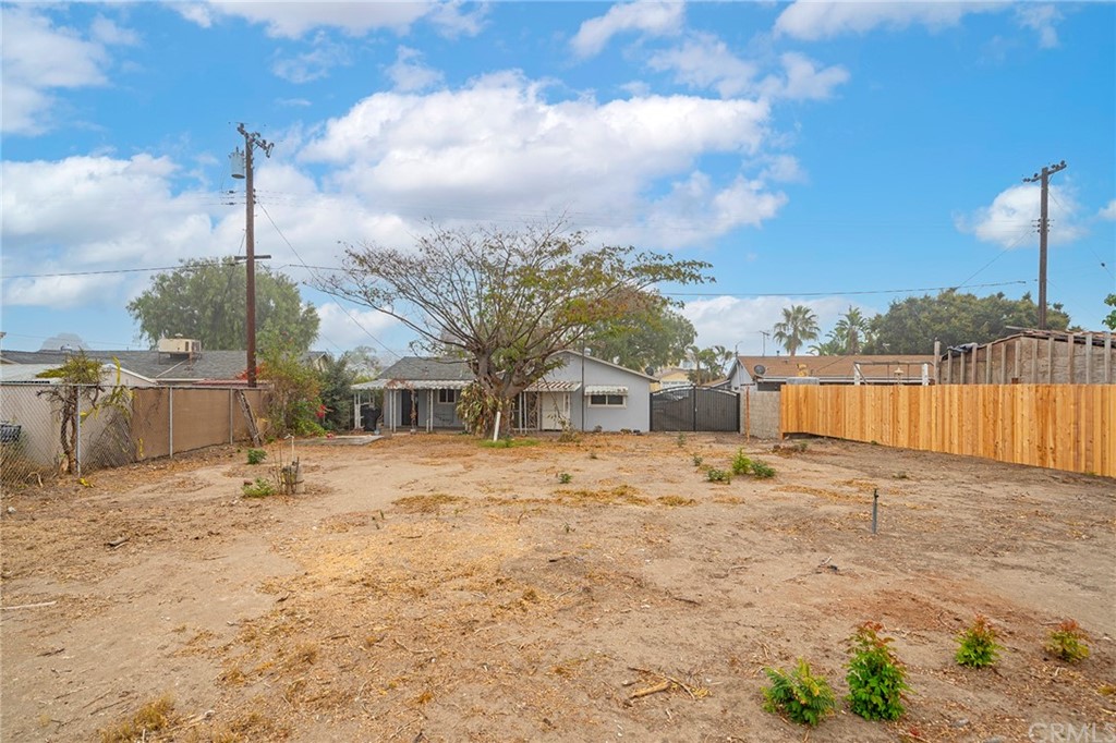 10941 Mac Street Anaheim, CA 92804 - Photo 38 of 41 a backyard of a house with a yard and trees