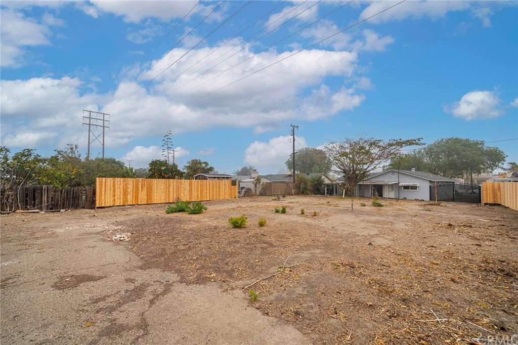 10941 Mac Street Anaheim, CA 92804 - Photo 39 of 41 a view of big yard with a house