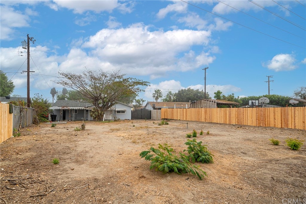 10941 Mac Street Anaheim, CA 92804 - Photo 41 of 41 a view of a dry yard with a house