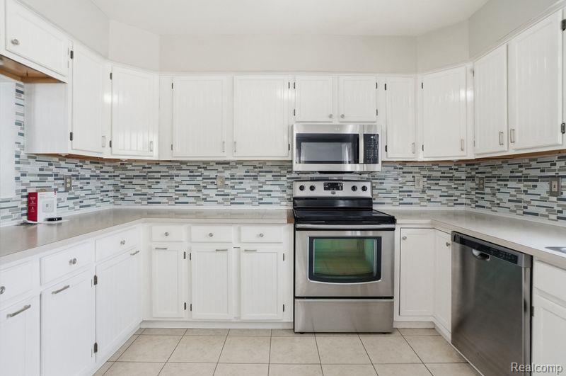 4531 Clifford Road Brighton, MI 48116 - Photo 10 of 26 Gallery Image 10