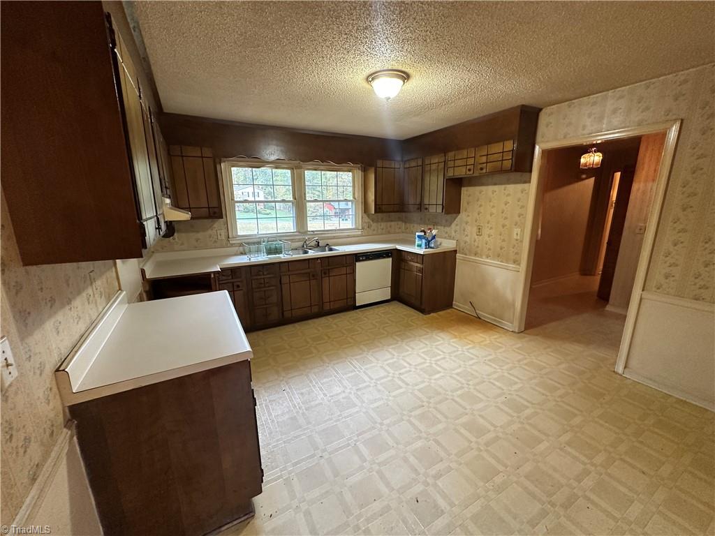 191 Laura Road Madison, NC 27025 - Photo 5 of 20 Gallery Image 5