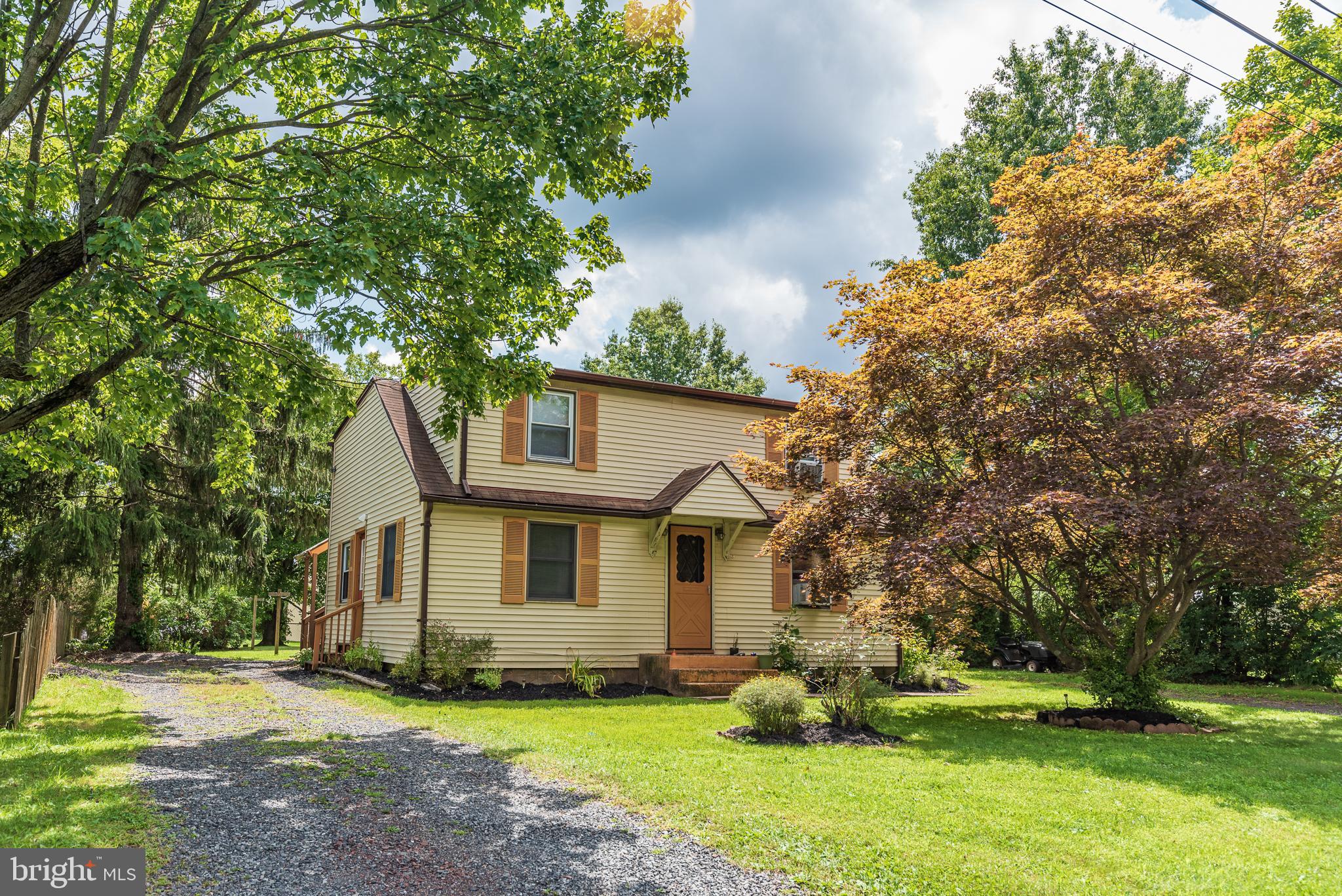 22 Morris Road Quakertown, PA 18951 - Photo 2 of 28 Upper Unit Driveway