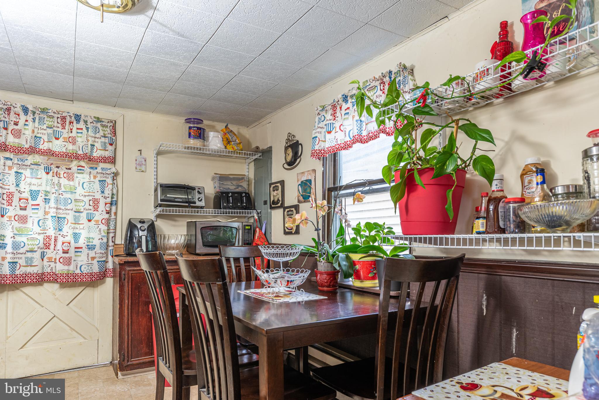 22 Morris Road Quakertown, PA 18951 - Photo 14 of 28 First Flr eat in Kitchen