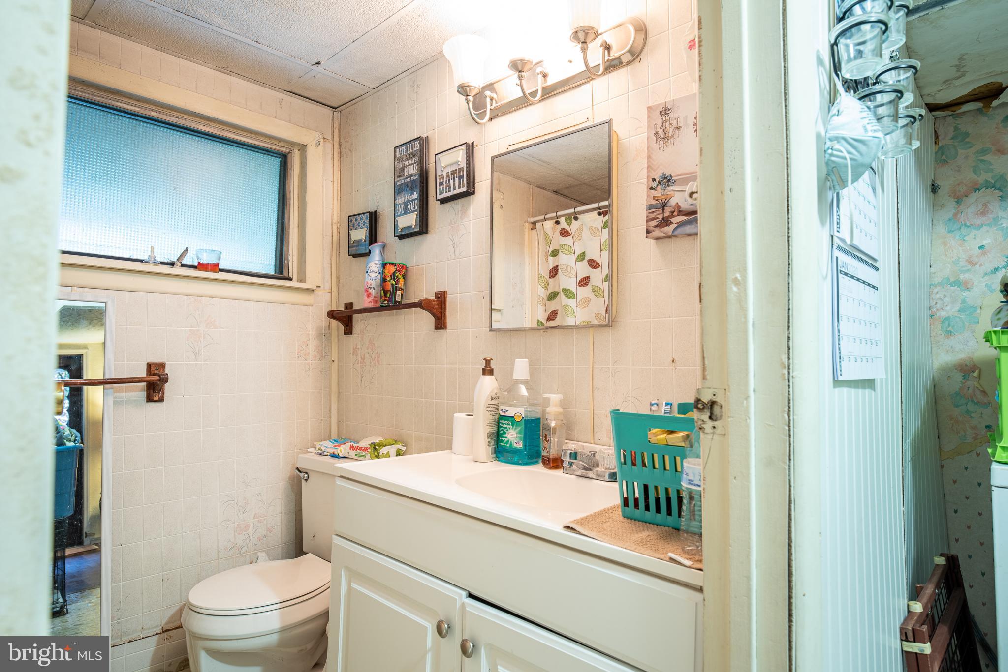 22 Morris Road Quakertown, PA 18951 - Photo 19 of 28 First Flr Bath