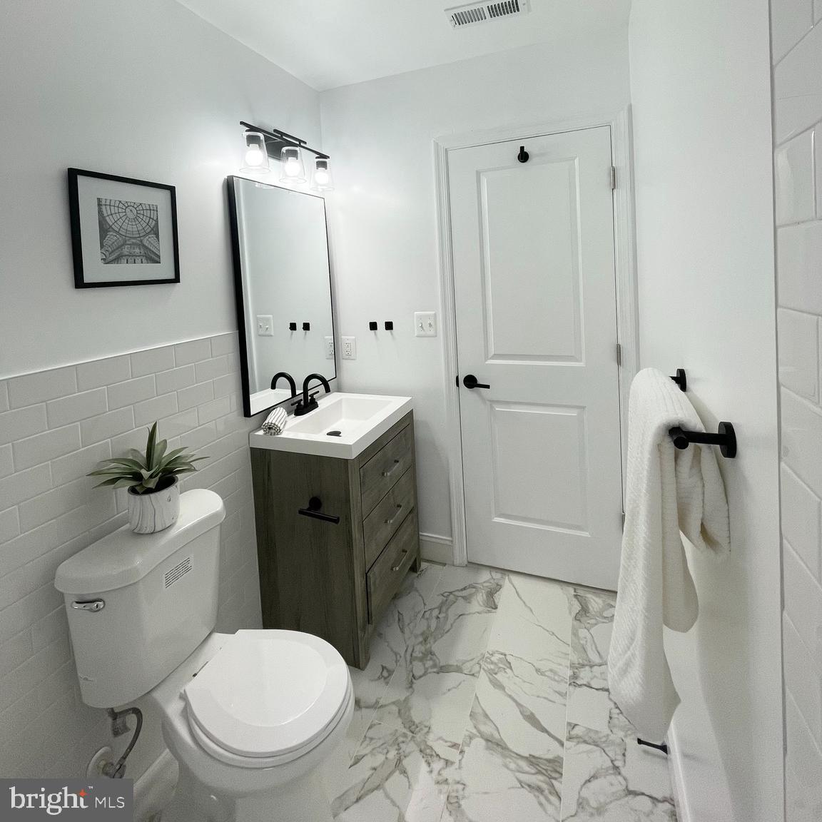 539 59th Street Northeast Washington, DC 20019 - Photo 8 of 23 Bathroom
