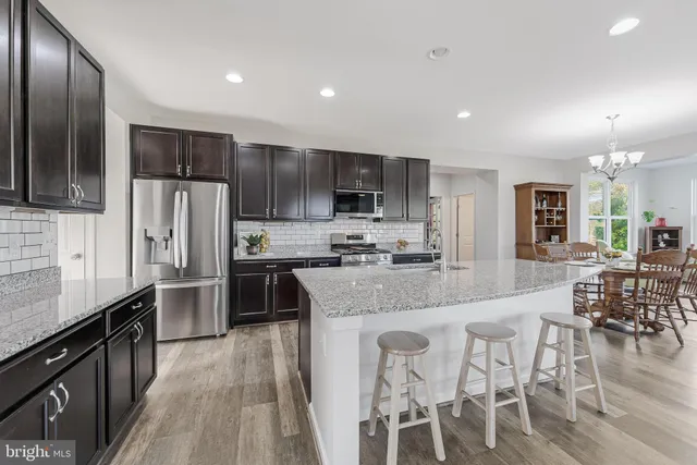 a picture of a wall with a white wall and a picture