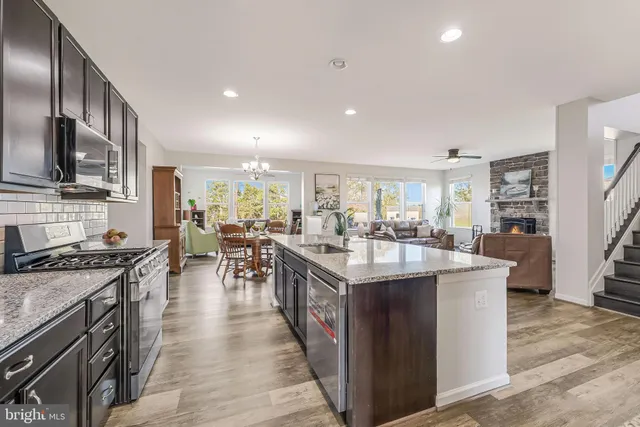 a black and white photo of a floor