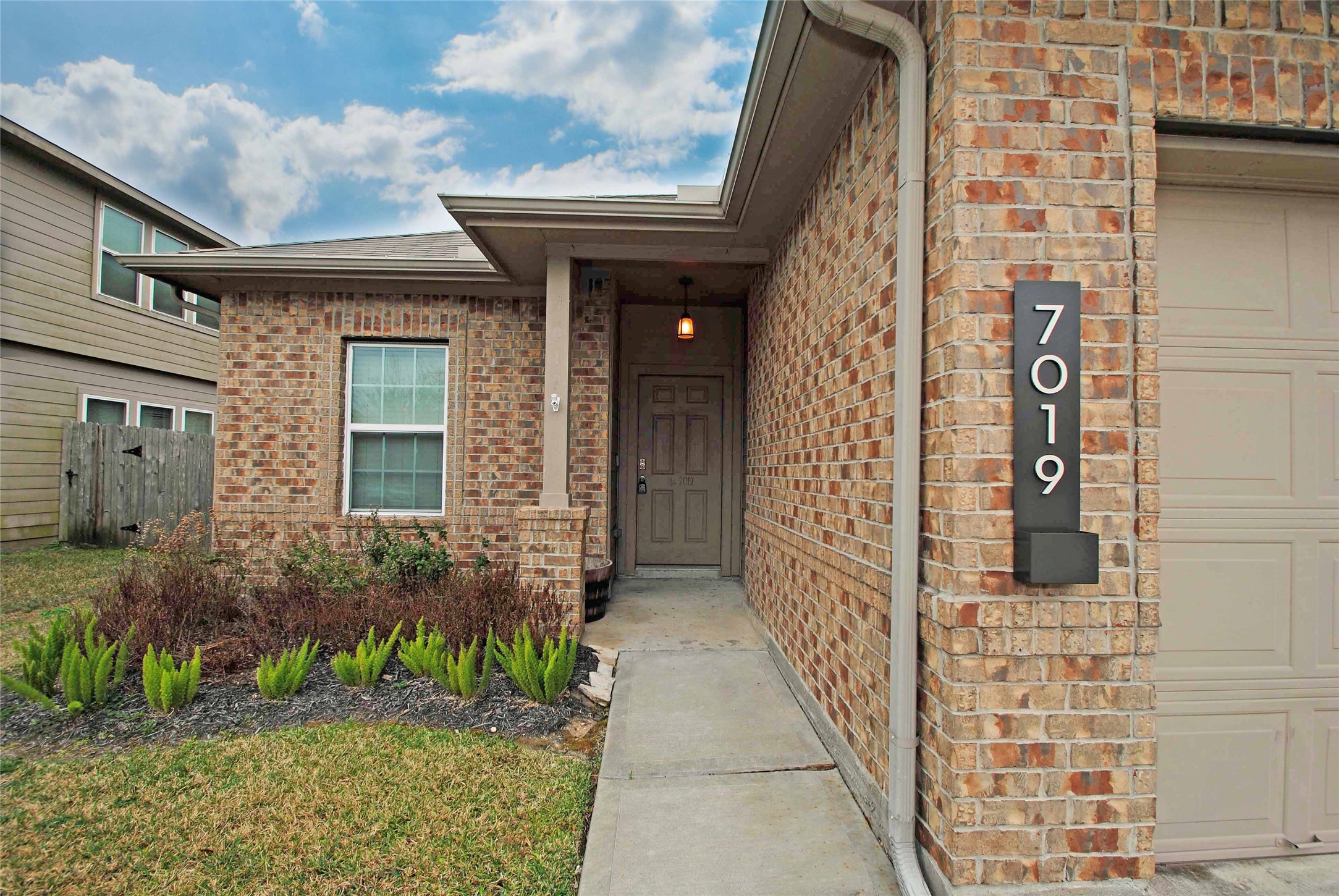7019 Hazelnut Lane Baytown, TX 77521 - Photo 3 of 29