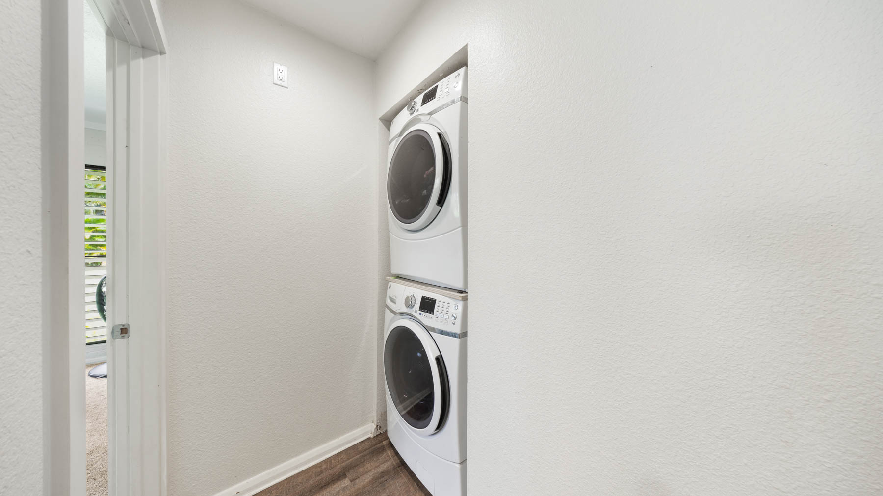 328 Molo Street Kapaa, HI 96746 - Photo 11 of 30 a utility room with dryer and washer