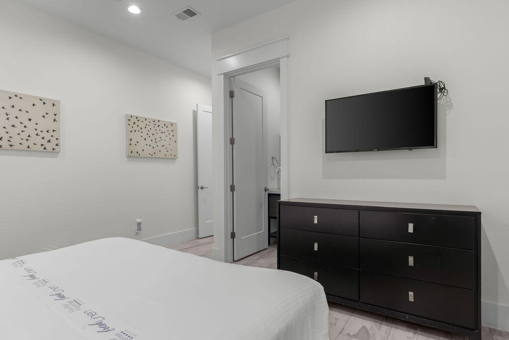 33 Caicos Cay Destin, FL 32541 - Photo 29 of 99 First Floor Bedroom