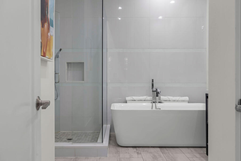 33 Caicos Cay Destin, FL 32541 - Photo 62 of 99 Second Floor Master Bath