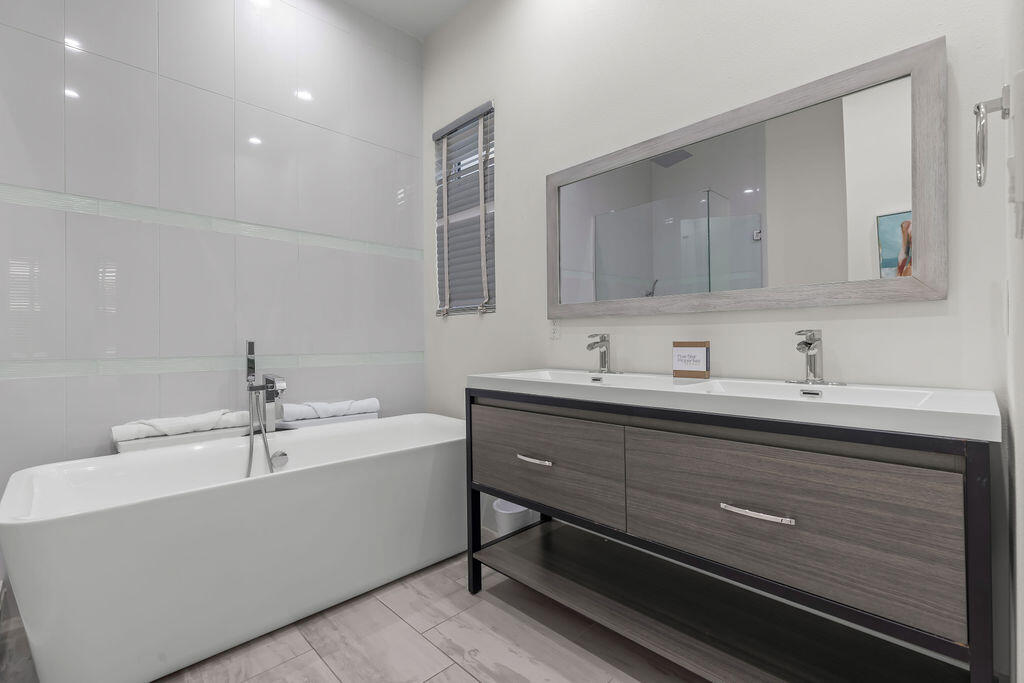 33 Caicos Cay Destin, FL 32541 - Photo 63 of 99 Second Floor Master Bath