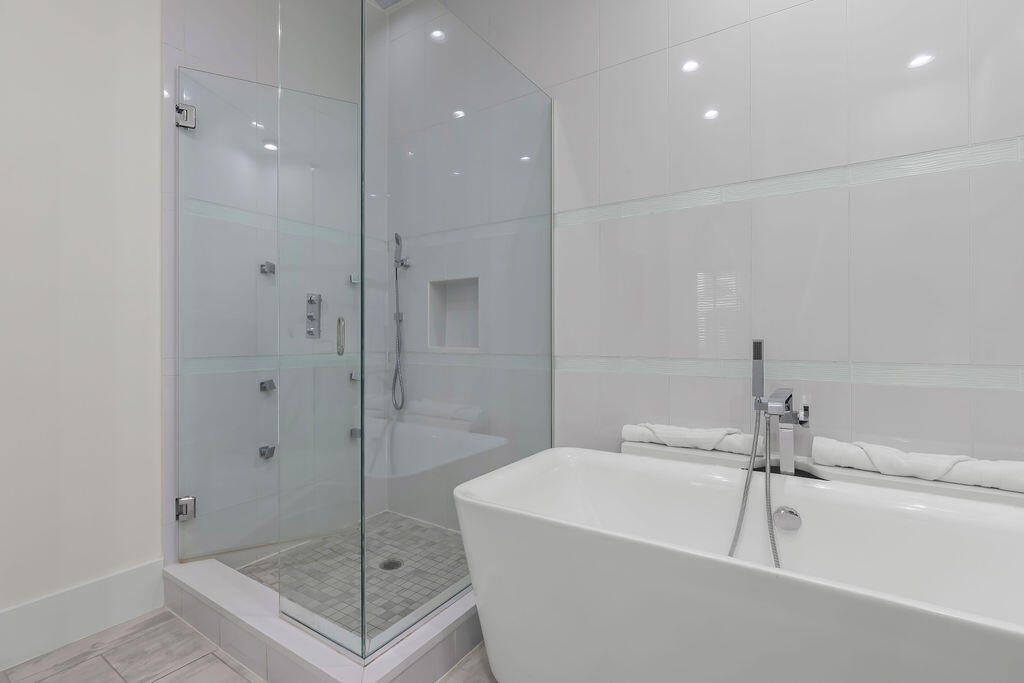 33 Caicos Cay Destin, FL 32541 - Photo 64 of 99 Second Floor Master Bath