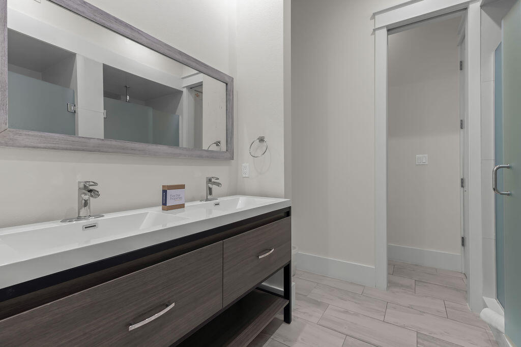 33 Caicos Cay Destin, FL 32541 - Photo 76 of 99 Third Floor Bunkroom Bath