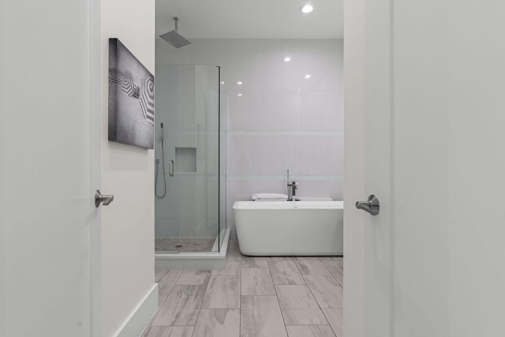 33 Caicos Cay Destin, FL 32541 - Photo 82 of 99 Third Floor Master Bath