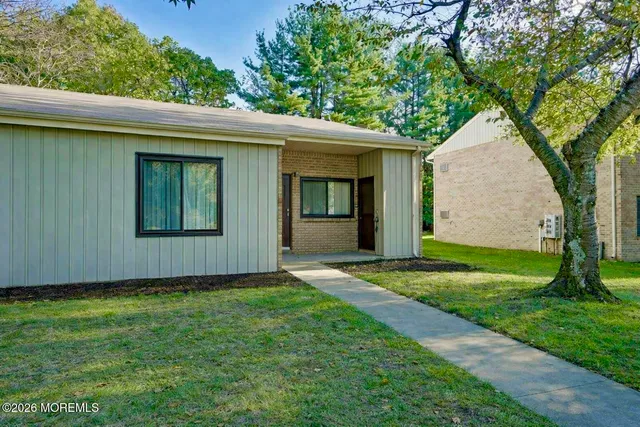 $2,200 | 210 Covered Bridge Boulevard, Unit D, Manalapan, NJ 07726