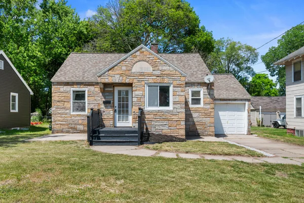 $297,900 | 301 Lemyra Street Southeast, Wyoming, MI 49548