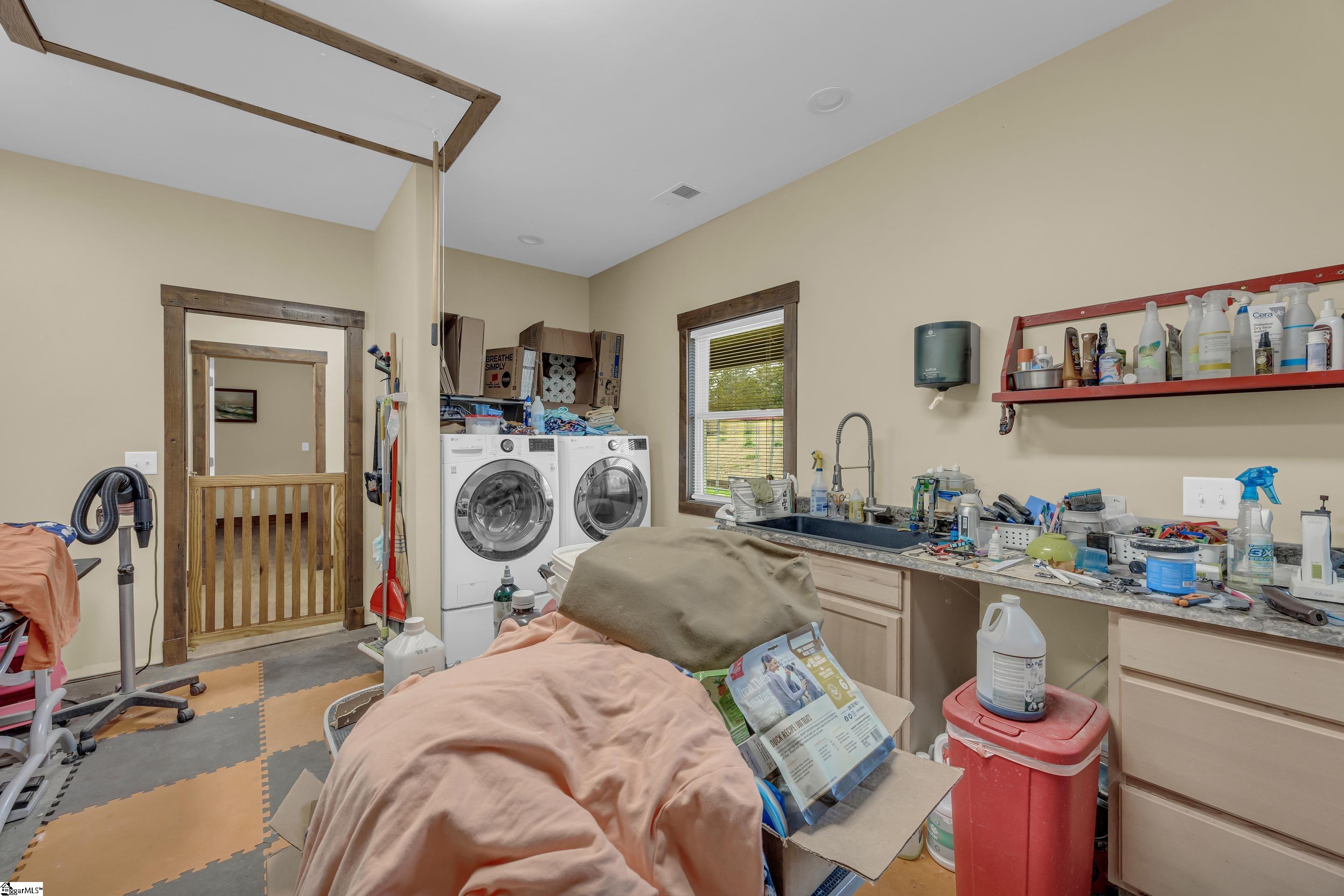 665 Oconee Creek Road Walhalla, SC 29691 - Photo 4 of 48 Laundry and Grooming Room