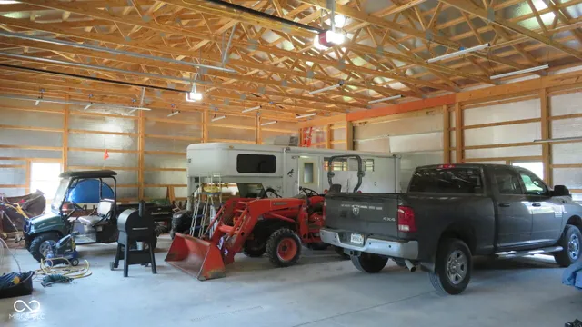 $785,000 | 6070 South 1000th Street East, Brazil, IN 47834