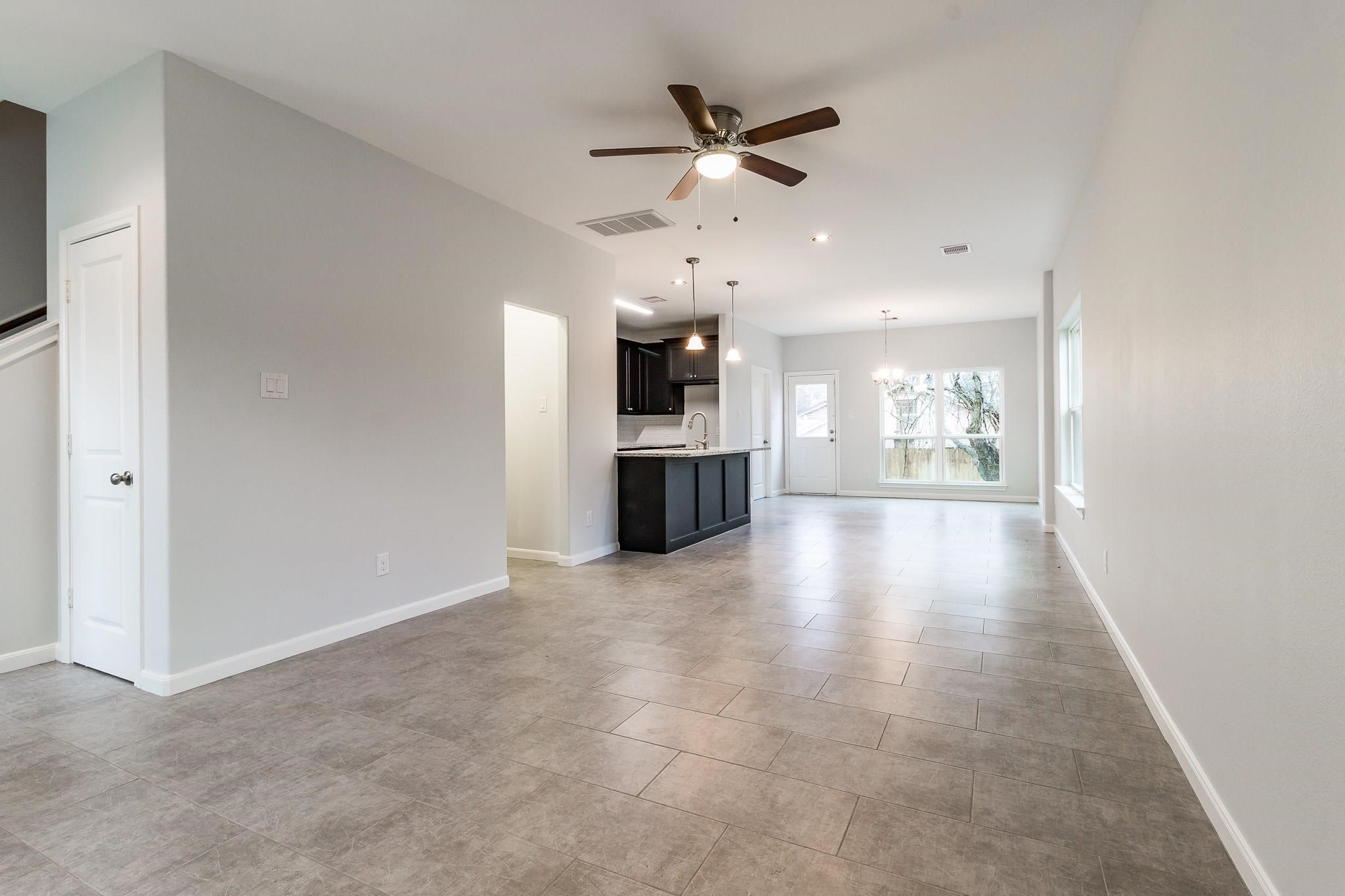 710 Barkley Street, Unit B Houston, TX 77022 - Photo 5 of 25