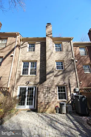 $3,495 | 3186 Cantrell Lane, Fairfax, VA 22031