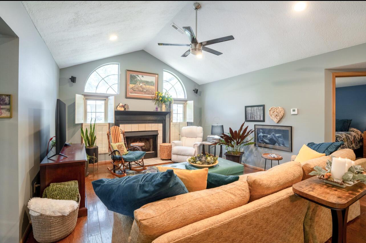 424 Hidden Ravines Drive Powell, OH 43065 - Photo 5 of 26 Living Room 1