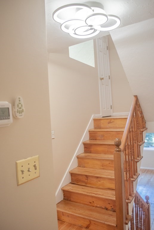 44 Regent Circle, Unit 44 Brookline, MA 02445 - Photo 5 of 10 a view of entryway