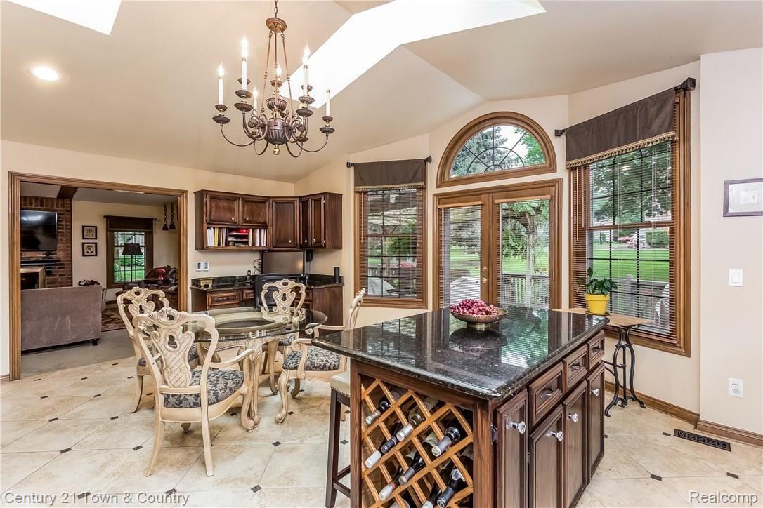 545 Sunlight Drive Rochester, MI 48309 - Photo 18 of 68 018-Kitchen-4533655-large.jpg