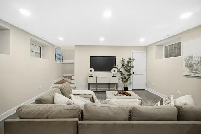 $629,000 | 5032 South Michigan Avenue, Chicago, IL 60615