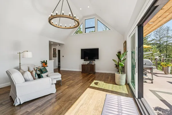 $2,595,000 | 10 Elkhorn Way, San Anselmo, CA 94960