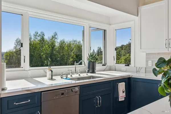 $2,749,000 | 10 Elkhorn Way, San Anselmo, CA 94960