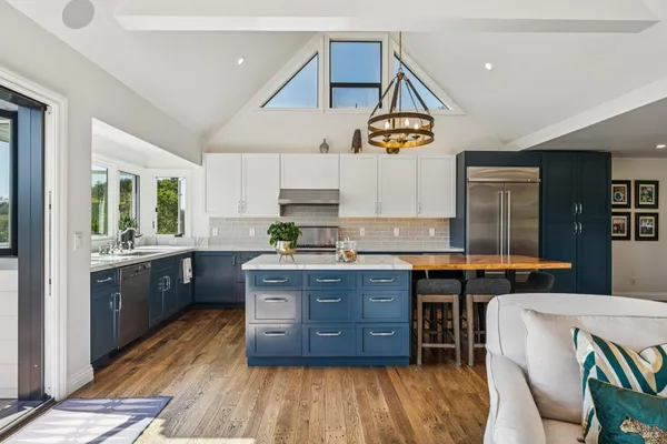 $2,595,000 | 10 Elkhorn Way, San Anselmo, CA 94960