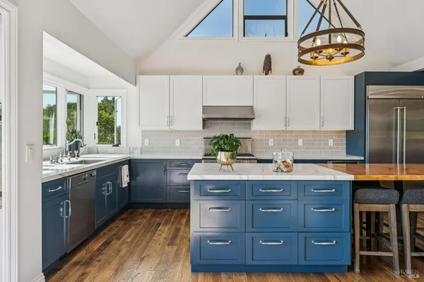 $2,595,000 | 10 Elkhorn Way, San Anselmo, CA 94960