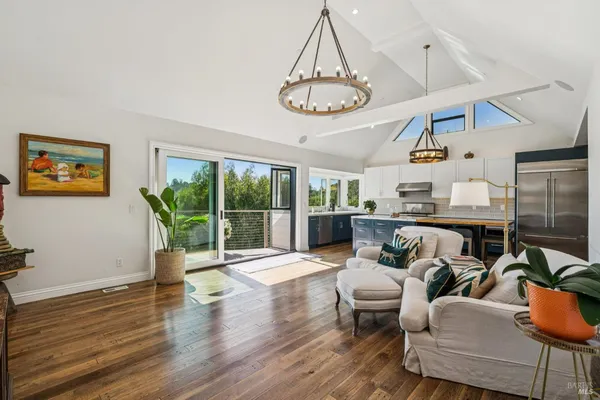 $2,595,000 | 10 Elkhorn Way, San Anselmo, CA 94960