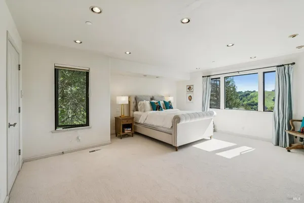 $2,595,000 | 10 Elkhorn Way, San Anselmo, CA 94960