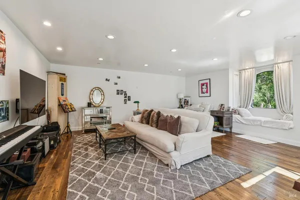$2,749,000 | 10 Elkhorn Way, San Anselmo, CA 94960
