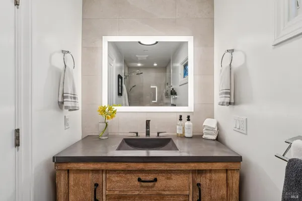 $2,595,000 | 10 Elkhorn Way, San Anselmo, CA 94960
