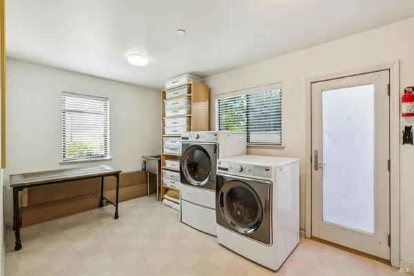 $2,595,000 | 10 Elkhorn Way, San Anselmo, CA 94960